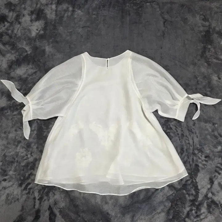 [BUNJANG] Crocodile Lady Embroidered Short Sleeve Blouse / (95)여성 크로커다일레이디 반팔 자수 블라우스