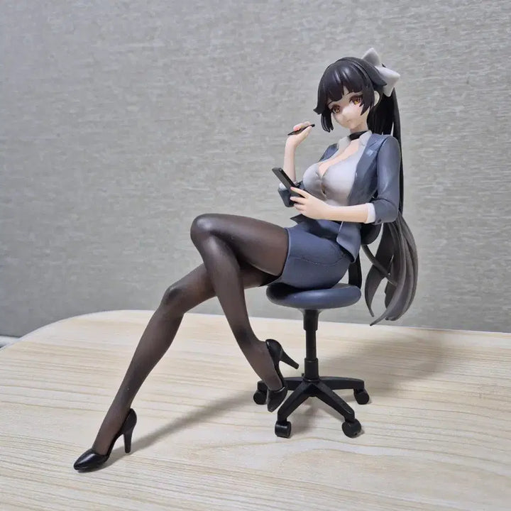[BUNJANG] Office Girl Figure / 중국제 오피스걸 피규어