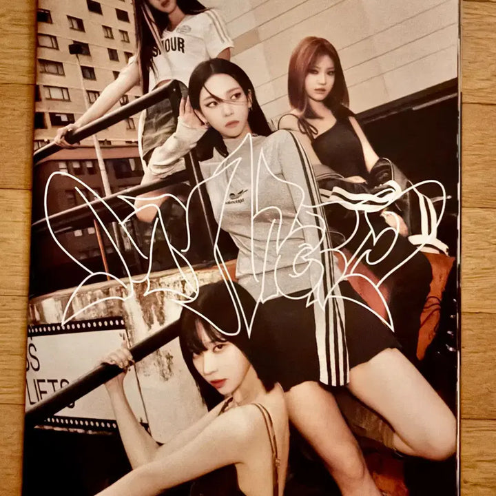 [BUNJANG] aespa MY WORLD Mini Album (Tabloid Ver.) / 에스파 미니앨범 MY WORLD (Tabloid Ver.)