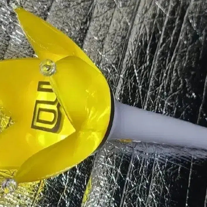[BUNJANG] BIGBANG Official Lightstick (Bangbong) / 상태 좋은 빅뱅 응원봉 뱅봉 최저가에 팝니다!