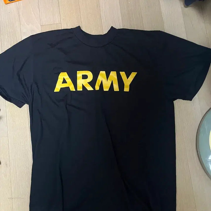[SOLD OUT] 미군 pt복 반팔티 상의 M 새상품