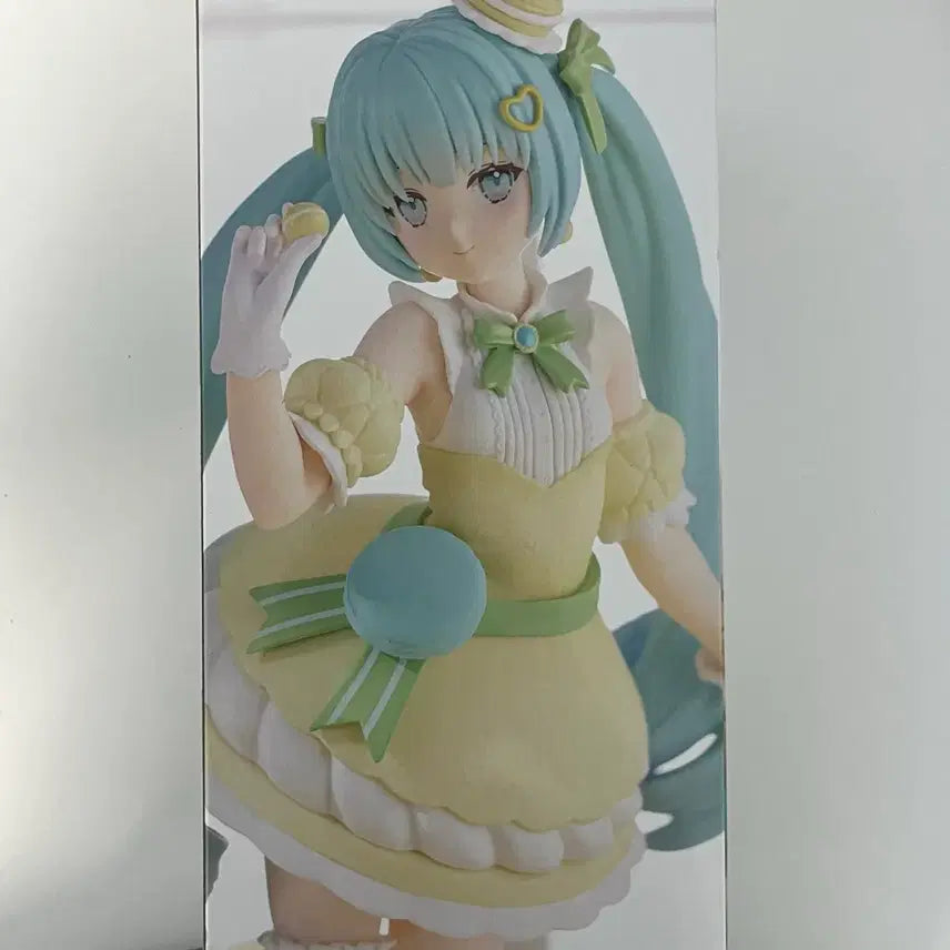 [BUNJANG] Hatsune Miku Sweet Sweets Macaron Figure (Unsealed) / 미개봉 후류 하츠네 미쿠 스윗스위츠 마카롱 피규어