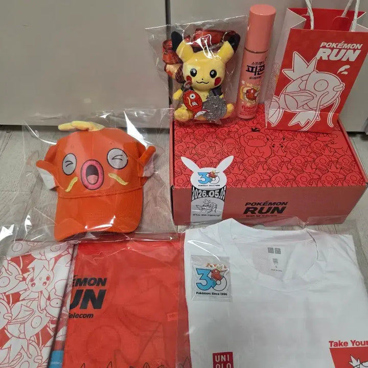 [BUNJANG] Pokemon Run 30th Anniversary Limited Edition Set with Magikarp and Silver Medal / 포켓몬런 잉어킹런 30주년 기념 굿즈 한정판 세트 은메달