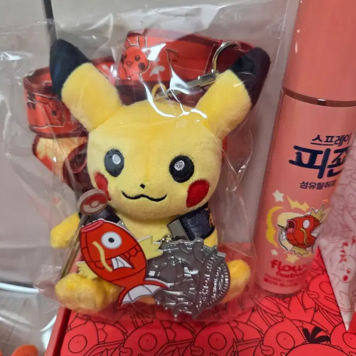 [BUNJANG] Pokemon Run 30th Anniversary Limited Edition Set with Magikarp and Silver Medal / 포켓몬런 잉어킹런 30주년 기념 굿즈 한정판 세트 은메달