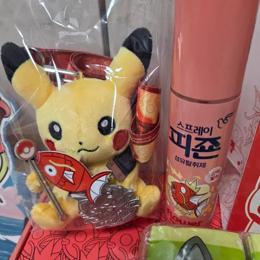 [BUNJANG] Pokemon Run Goods Set (Pikachu Plush, Medal, T-shirt) / 포켓몬 런 굿즈 세트 (피카츄 인형, 굿즈, 티셔츠 등) 은메달