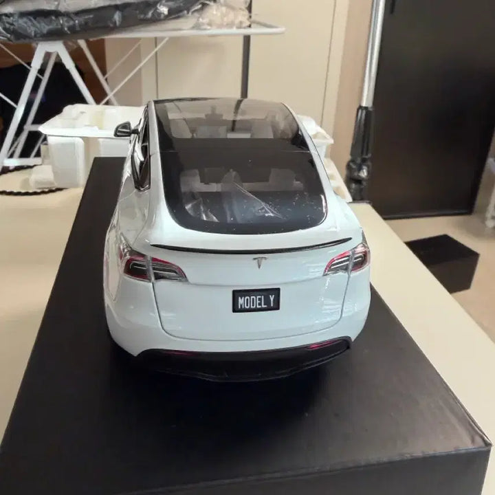 [BUNJANG] 1:18 Scale Model Y Diecast (White) / 1:18 Model Y 다이캐스트(화이트)