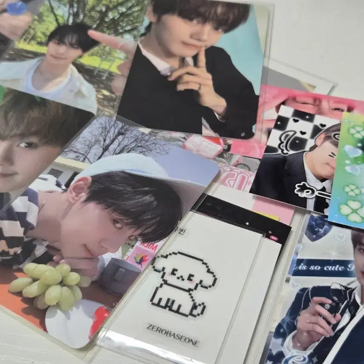 [BUNJANG] ZB1 Kim Gyuvin Photocard and Stickers Bundle Set (Includes Extras) / 제베원 앤더블 김규빈 포카 띠부씰 (일괄)+덤