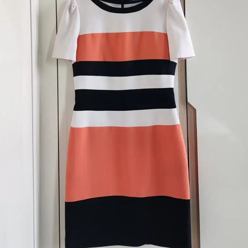 [SOLD OUT] 모조에스핀 반팔 정장 원피스 MOJO S.PHINE