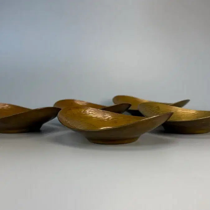 [BUNJANG] Kayongdang Bronze Gwonbon Gyeong Notched Tea Cup Saucer Set (5 pieces) / 가영당 추기동기 동제 금원보형 잔탁 5매 차탁 차선 잔받침 잔대