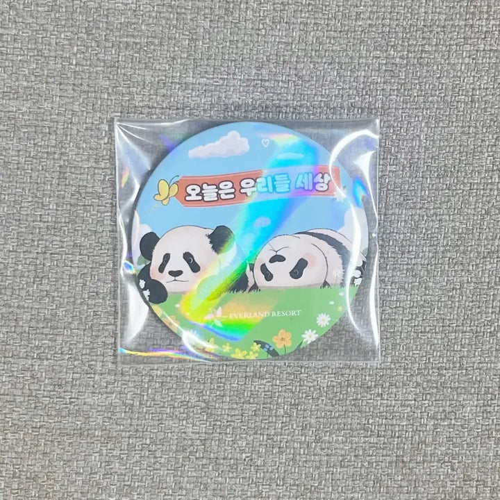 [BUNJANG] Aibao / Lu Hui Limited Edition Enamel Pins / 아이바오 / 루이후이 뱃지 판매