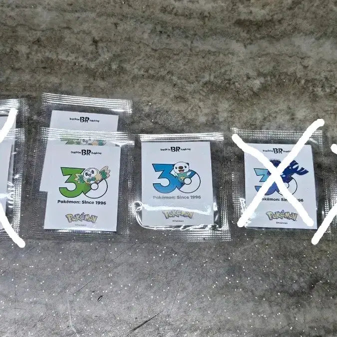 [BUNJANG] Baskin-Robbins Pokémon 30th Anniversary Sticker Tteobuseal / 배스킨라빈스 포켓몬 베스킨라빈스 포켓몬 30주년 스티커 띠부씰