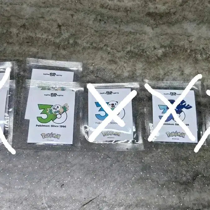 [BUNJANG] Baskin-Robbins Pokémon 30th Anniversary Sticker Tteobuseal / 배스킨라빈스 포켓몬 베스킨라빈스 포켓몬 30주년 스티커 띠부씰