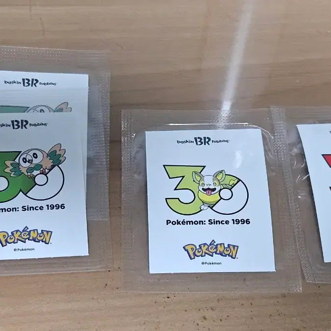 [BUNJANG] Baskin-Robbins Pokémon 30th Anniversary Sticker Tteobuseal / 배스킨라빈스 포켓몬 베스킨라빈스 포켓몬 30주년 스티커 띠부씰