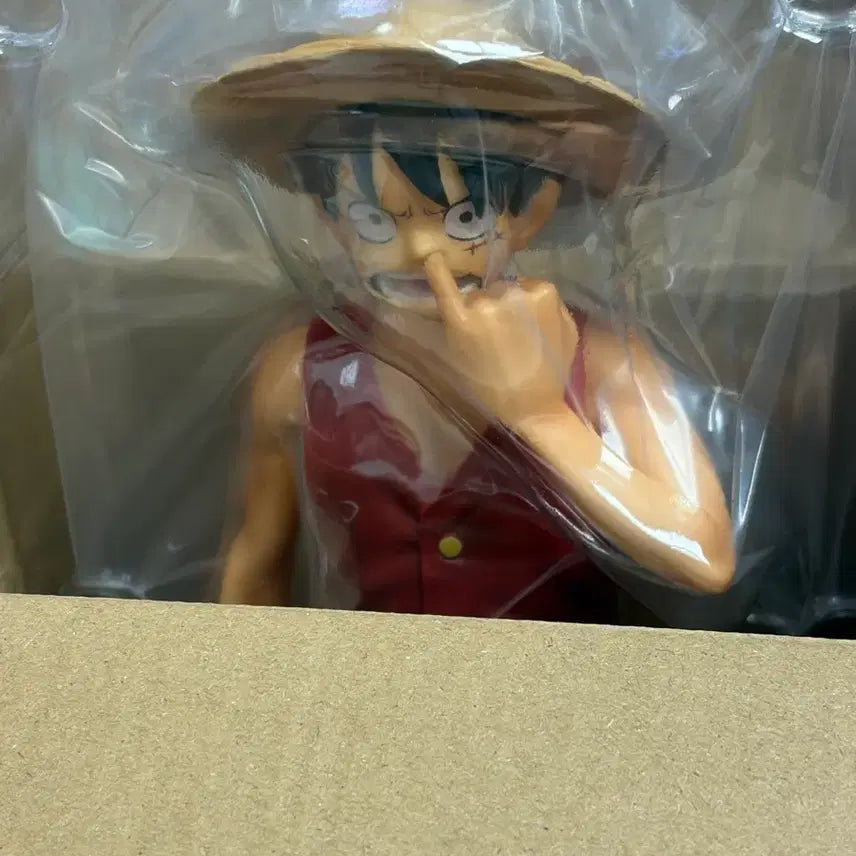 [BUNJANG] Ichiban Kuji One Piece Monkey D. Luffy Figure (Picking Nose Version) / 제일복권 원피스 루피 B상 피규어(코 파는 버전) 판매
