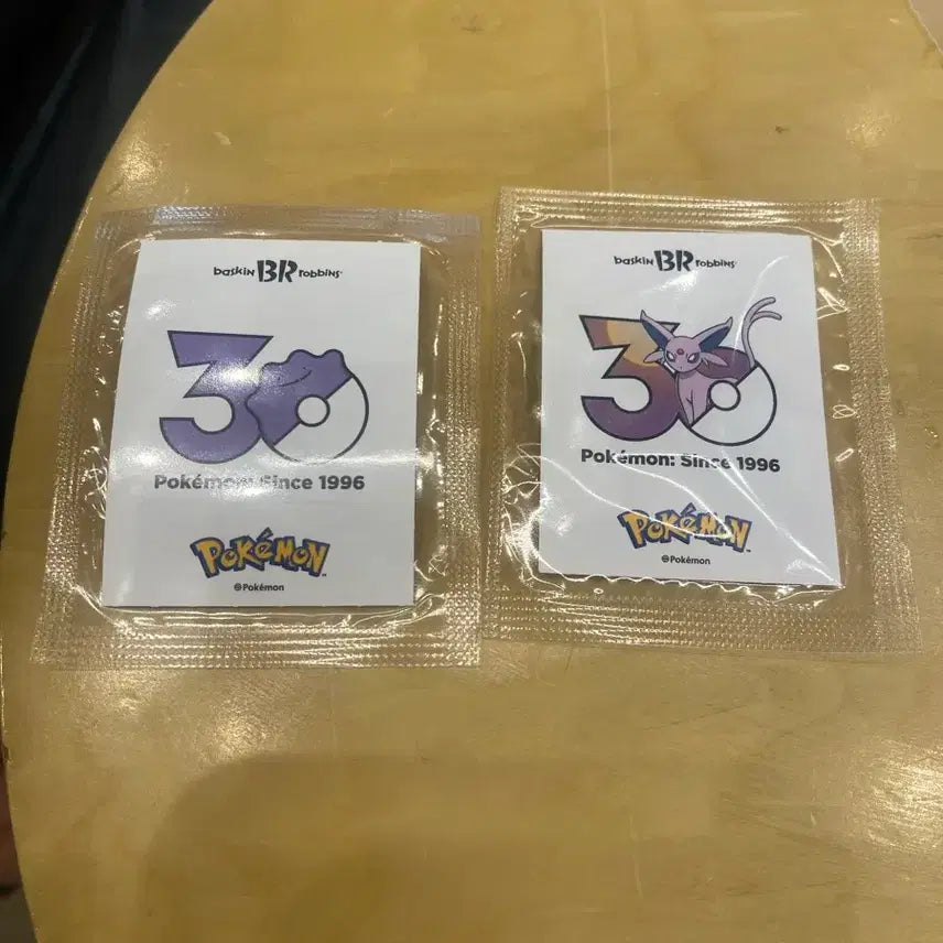 [SOLD OUT] 베스킨라빈스 30주년 스티커 (메타몽,에브이)