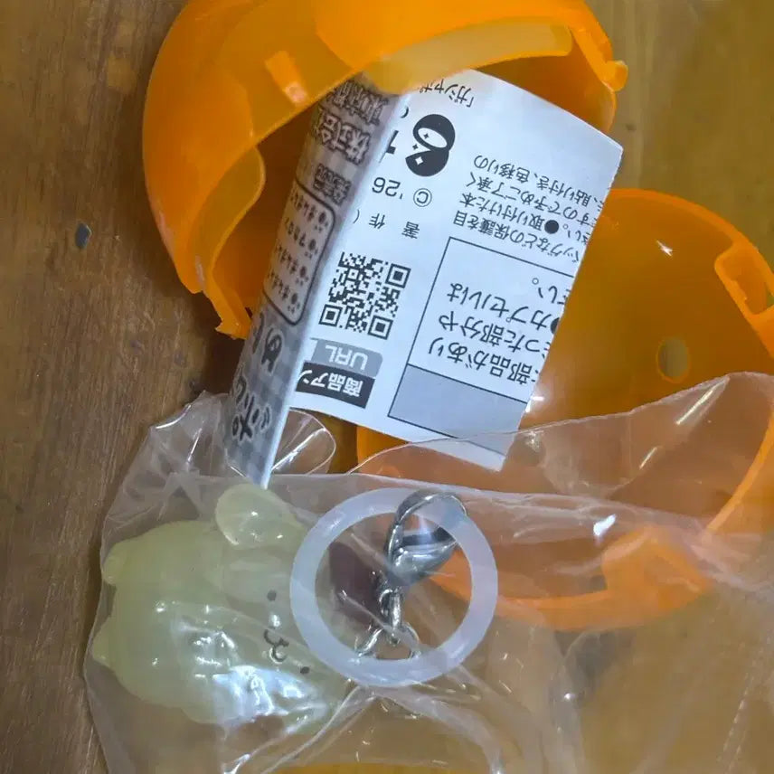 [BUNJANG] Bandai Pompompurin Medalsu Gashapon Keychain / 반다이 폼폼푸린 메지루시 가샤폰