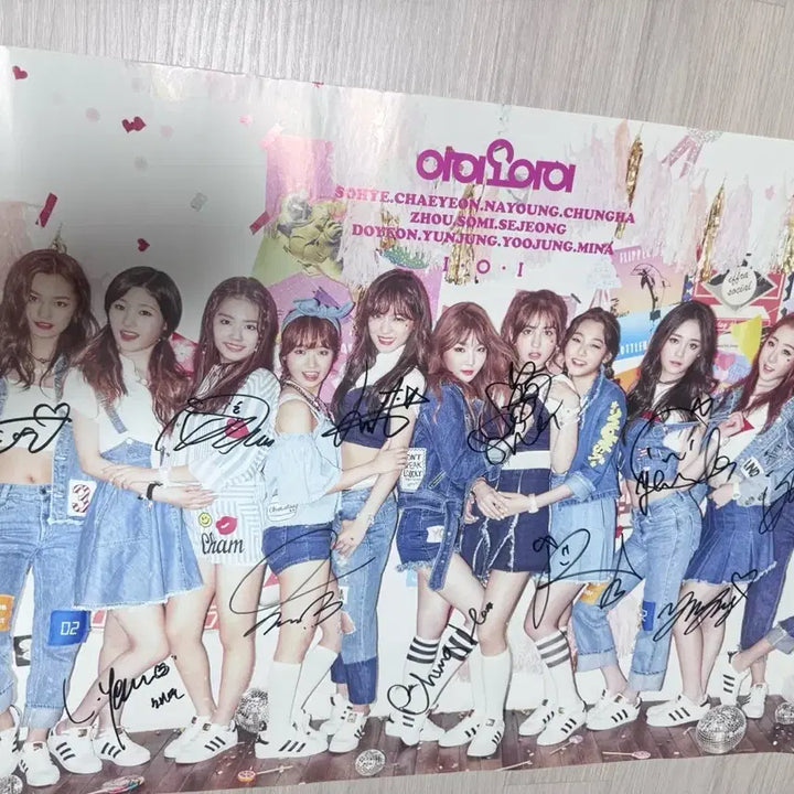 [BUNJANG] I.O.I Autographed Poster / 아이오아이 사인 포스터