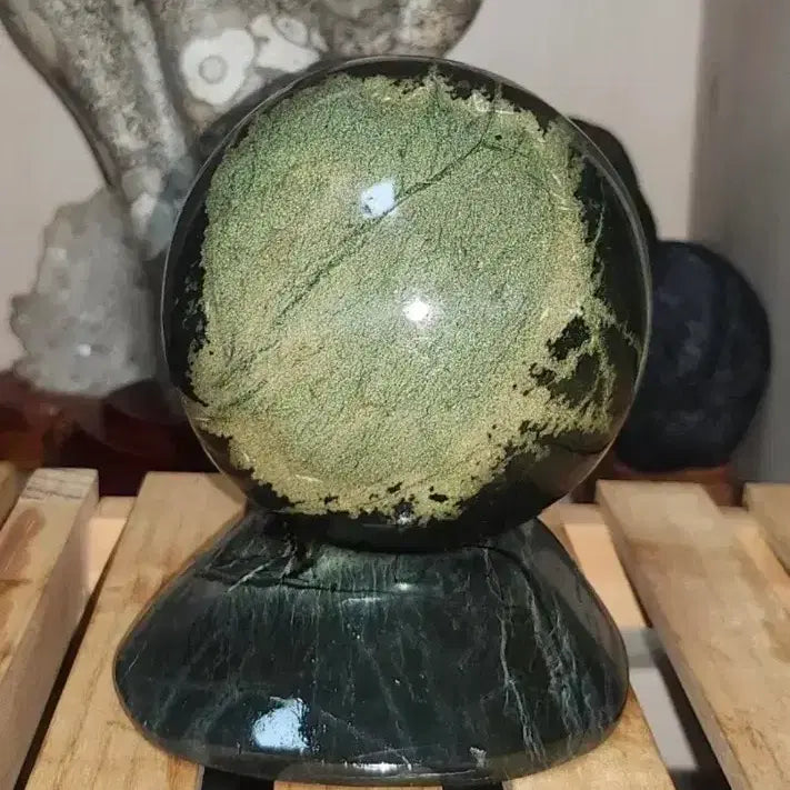 [BUNJANG] Precious Serpentine Sphere (9cm Diameter, 1.1kg) - Natural Raw Ore with Stand / 귀사문석 원석구 광물 수석