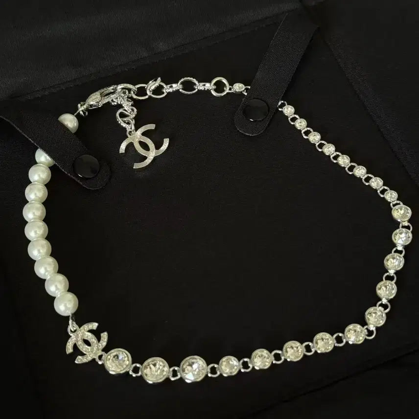 [BUNJANG] Chanel Pearl Cubic CC Logo Necklace / 샤넬 진주 목걸이 큐빅 CC로고