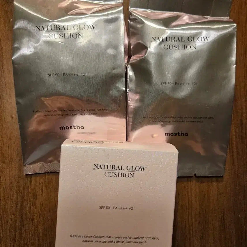 [BUNJANG] Mastina Natural Glow Cushion Foundation SPF 50+ PA++++ (Light, 21) with 2 Refills / 매스티나 내추럴 글로우 쿠션팩트 21호 라이트 + 리필 2개