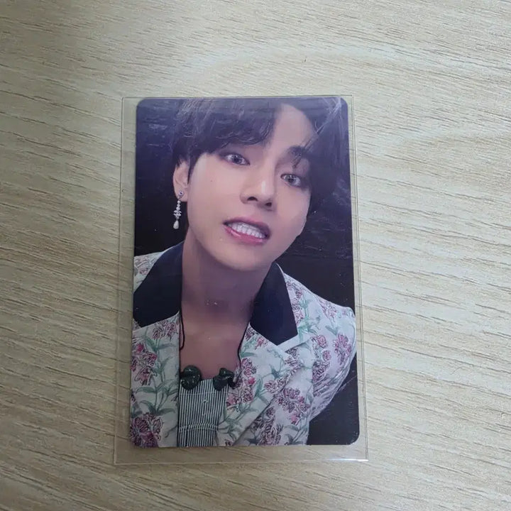 [BUNJANG] BTS Taehyung V Map of the Soul ON:E Photocard Bundle Set / 방탄소년단 BTS 태형 뷔 V DVD 맵솔온 포카 양도