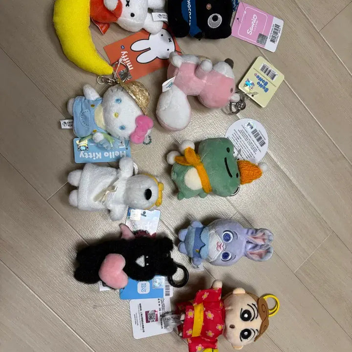 [BUNJANG] Various Cartoon Character Plush Keychains - Miffy, Crayon Shin-chan, Hello Kitty, Judy, Bonobono, Sanrio, Overacting Rabbit / 미피 짱구 키티 주토피아 주디 보노보노 산리오 오버액션 토끼 인형 키링