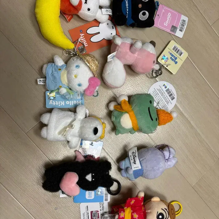[BUNJANG] Various Cartoon Character Plush Keychains - Miffy, Crayon Shin-chan, Hello Kitty, Judy, Bonobono, Sanrio, Overacting Rabbit / 미피 짱구 키티 주토피아 주디 보노보노 산리오 오버액션 토끼 인형 키링