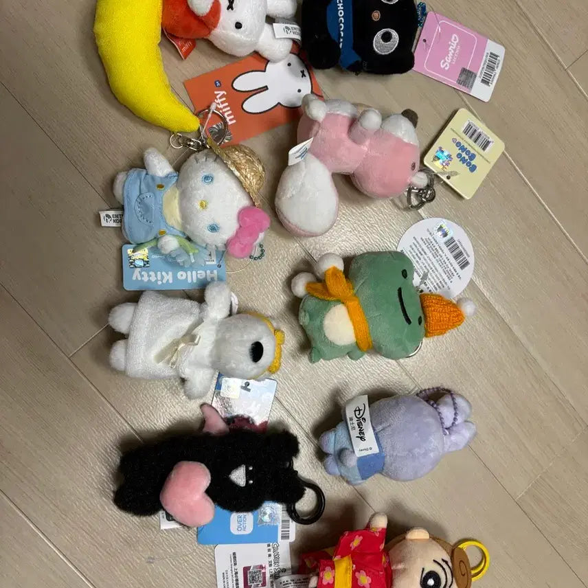 [BUNJANG] Various Cartoon Character Plush Keychains - Miffy, Crayon Shin-chan, Hello Kitty, Judy, Bonobono, Sanrio, Overacting Rabbit / 미피 짱구 키티 주토피아 주디 보노보노 산리오 오버액션 토끼 인형 키링