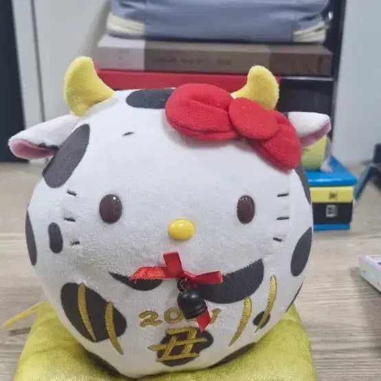 [BUNJANG] Sanrio Hello Kitty Zodiac Year of the Ox Daruma Doll / 산리오 헬로 키티 소띠 달마 다루마 인형