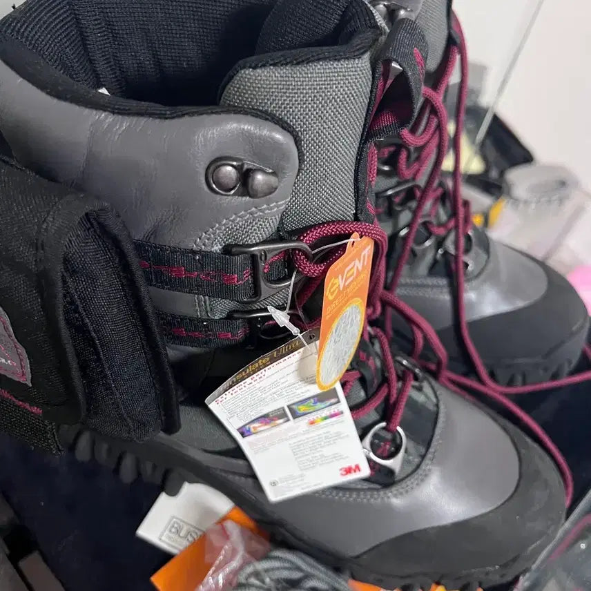 [BUNJANG] Oakley Casing Hiking Boots UK7 EU41 / [미사용]Oakley Casing UK7, EU41 (255~ 265)