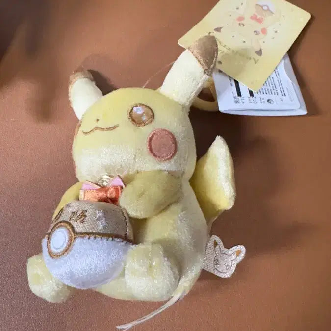 [BUNJANG] Pokemon Pikachu 30th Anniversary Keychain Plush Doll / 포켓몬스터 피카츄 30주년 기념 키링 인형 판매