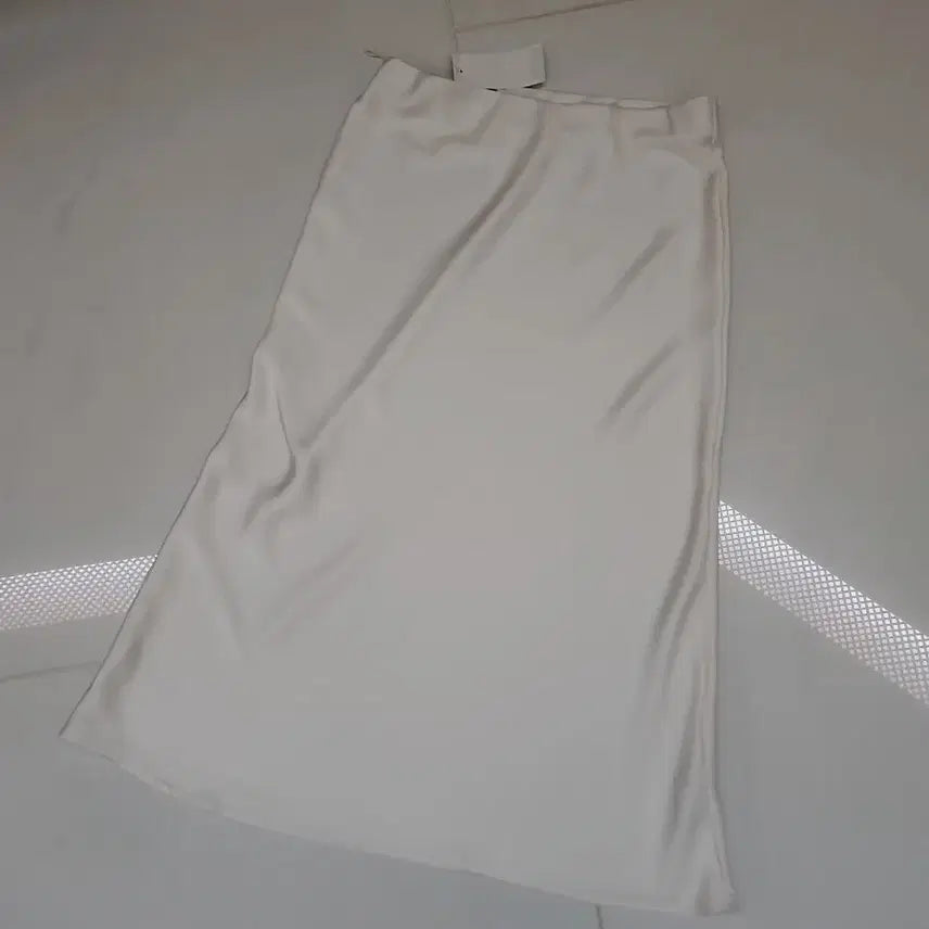[BUNJANG] ZARA Satin Effect Midi Skirt Cream / 자라(ZARA) 새틴 이펙트 미디 스커트 크림(Ecru/Cream)컬러