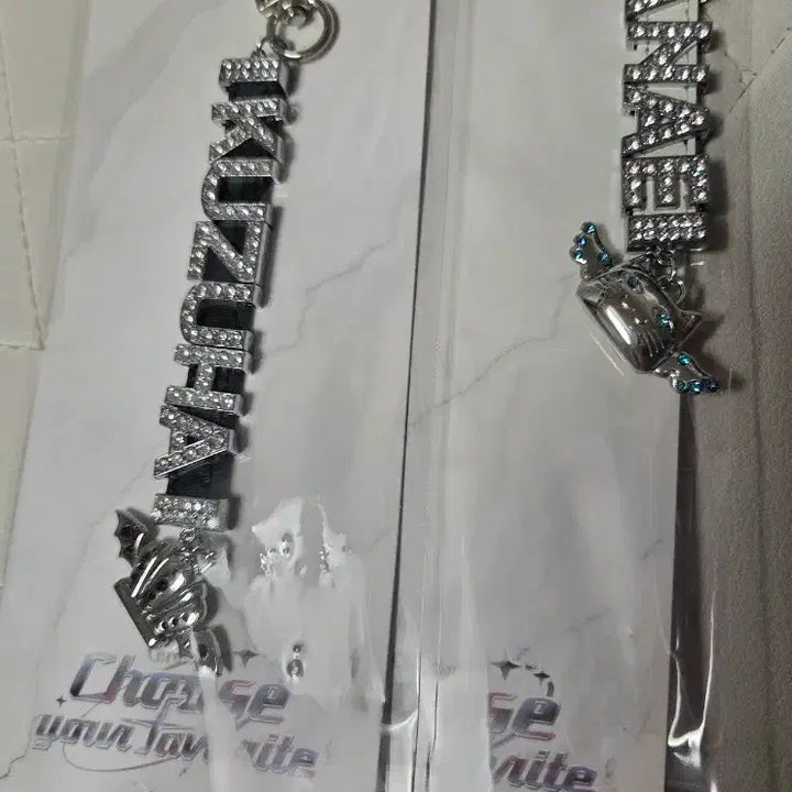 [BUNJANG] NIJISANJI Kuzuha &amp; Kanae Metallic Name Charm Set / (~6/1까지 할인)니지산지 쿠로노와 메탈릭 네임 챰