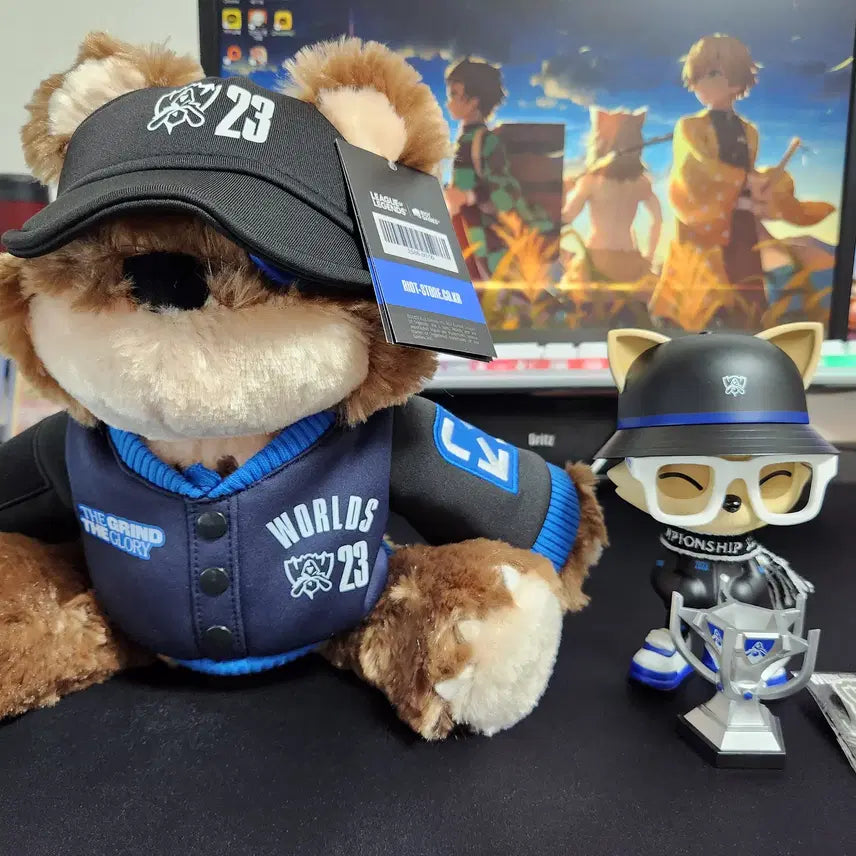 [BUNJANG] 2023 Worlds LoL Championship Limited Edition Teemo Figure/T-Behr Plush Bundle Set / 2023 월즈 롤드컵 한정판 굿즈 티모 피규어/티버 인형 일괄판매