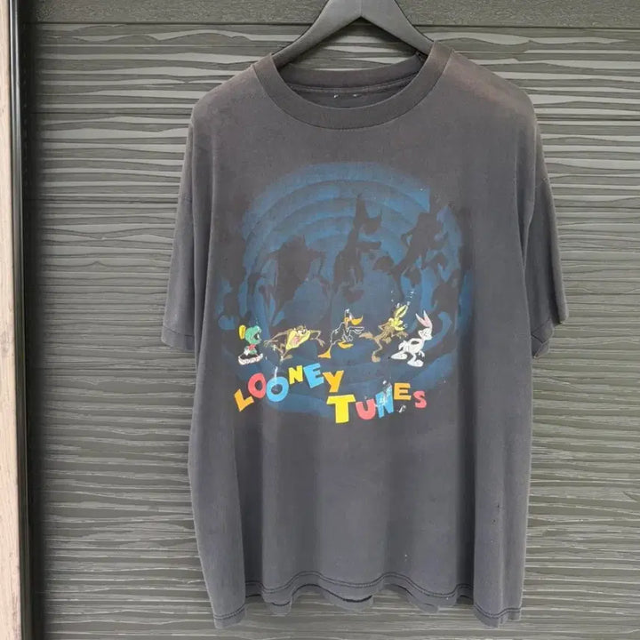 [BUNJANG] 90s Looney Tunes Vintage Graphic T-Shirt / 90s looney tunes 루니튠즈 빈티지 그래픽 티셔츠