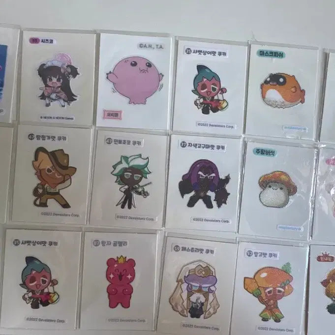 [BUNJANG] Tinipping, Cookie Run, Crayon Shin-chan, Mollang, MapleStory, Favorite Idol I-ding Sticker Bundle Set / 티니핑 쿠키런 짱구 몰랑이 메이플스토리 최애의 아이 띠부씰 판매