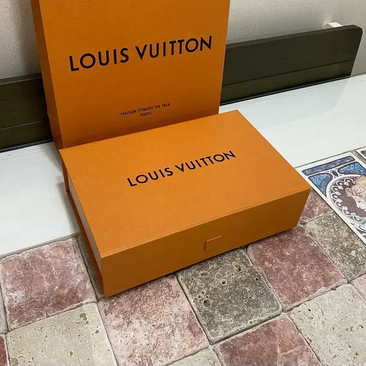 [BUNJANG] Louis Vuitton Mini Bag Box Set with Ribbon and Shopping Bag / 루이비통 미니백 박스(27.5x18x8) + 리본 + 쇼핑백