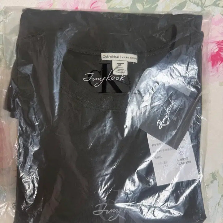 [BUNJANG] Calvin Klein Jungkook CKJK Cotton T-Shirt / 캘빈클라인 정국 CKJK  면 티셔츠