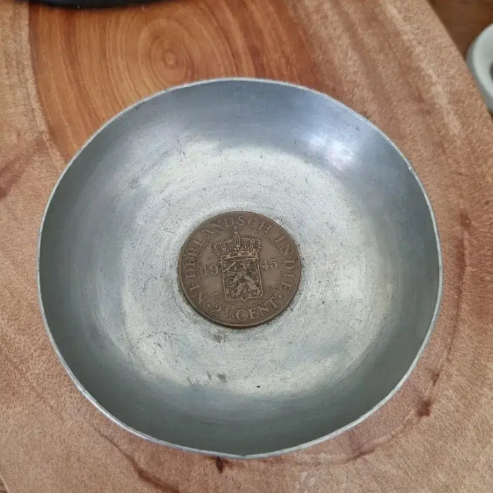 [BUNJANG] Vintage 1945 Dutch East Indies 2.5 Cent Pewter Coin Bowl / 빈티지 1945 골든 코인 메탈 볼