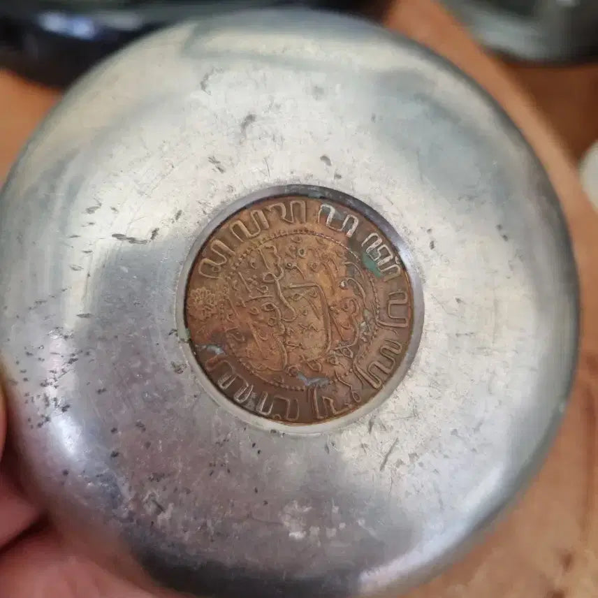 [BUNJANG] Vintage 1945 Dutch East Indies 2.5 Cent Pewter Coin Bowl / 빈티지 1945 골든 코인 메탈 볼