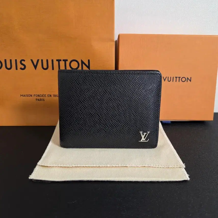[BUNJANG] Louis Vuitton Multiple Wallet Taiga Black / [S급]루이비통 멀티플 월렛 타이가 블랙 지갑