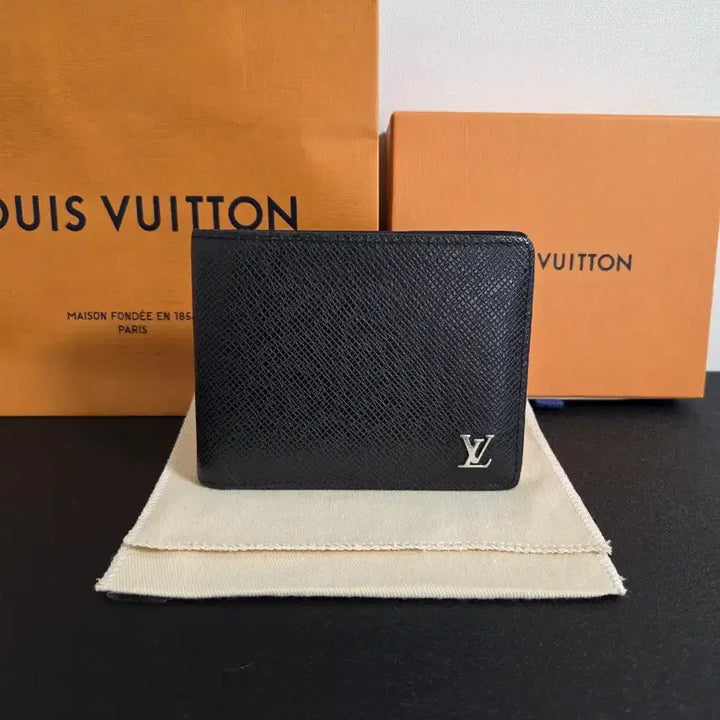 [BUNJANG] Louis Vuitton Multiple Wallet Taiga Black / [S급]루이비통 멀티플 월렛 타이가 블랙 지갑