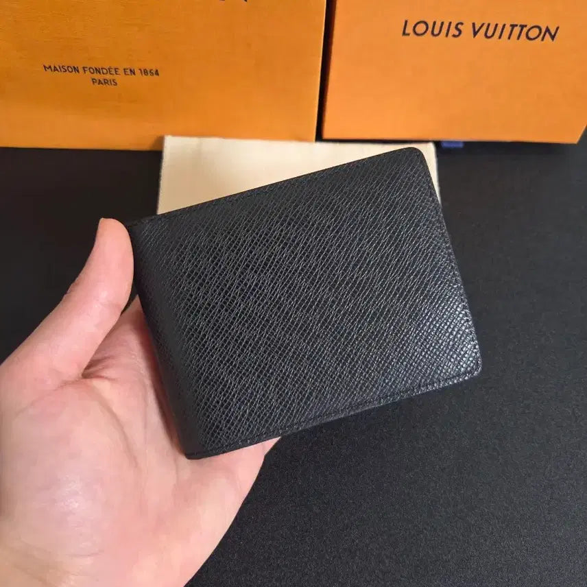 [BUNJANG] Louis Vuitton Multiple Wallet Taiga Black / [S급]루이비통 멀티플 월렛 타이가 블랙 지갑