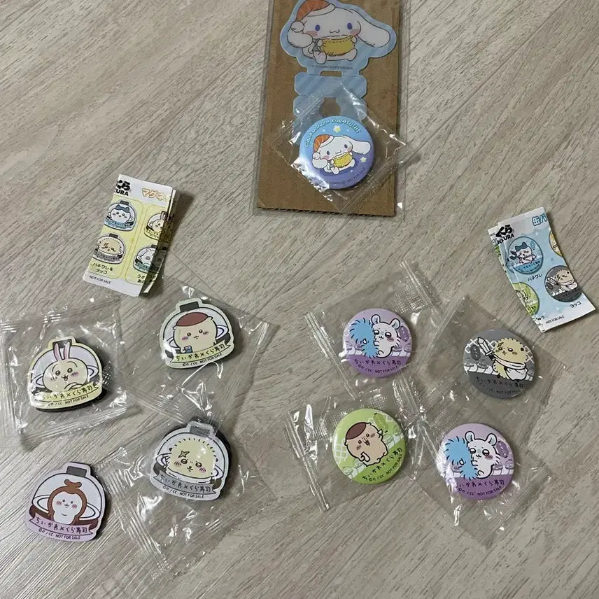 [BUNJANG] Kurazushi Chiikawa Badge &amp; Magnet Set / 쿠라스시 치이카와 뱃지 마그넷 랏코 쿠리만쥬 하치와레 우사기