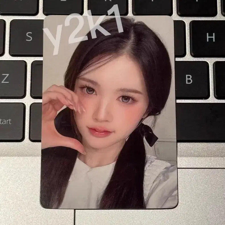 [BUNJANG] Hearts2Hearts Aina Shanghai Lucky Draw Photocard / 하투하 에이나 상하이 대행