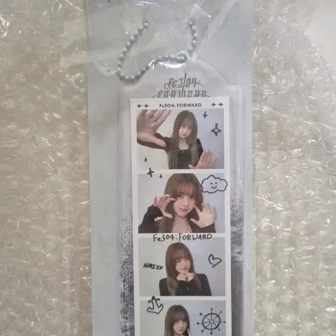 [BUNJANG] NMIXX Lily Life Four Cuts Keyring / 엔믹스 릴리 인생네컷 키링
