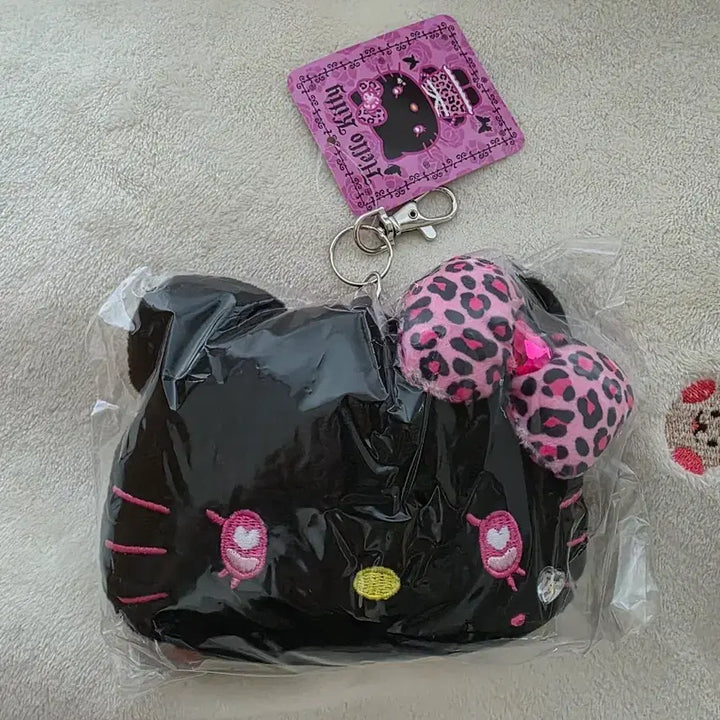 [BUNJANG] Hello Kitty Leopard Black Tail Pouch &amp; Reel Pass Set / 헬로키티 레오파드 블랙 꼬리 파우치 &amp; 릴패스 세트