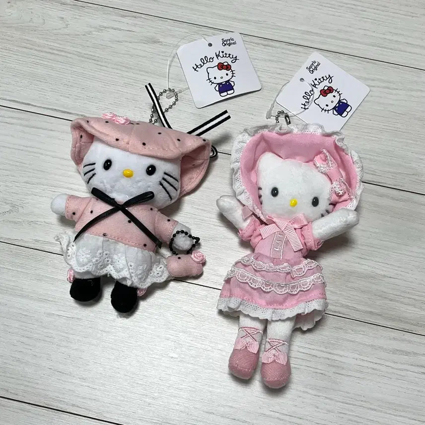 [BUNJANG] Hello Kitty Princess Long-Legged Doll Keychain with Lace Dress (2 Variants) / 헬로키티 공주키티 롱다리 키티 롱키티 레이스 원피스 인형 키링 2종