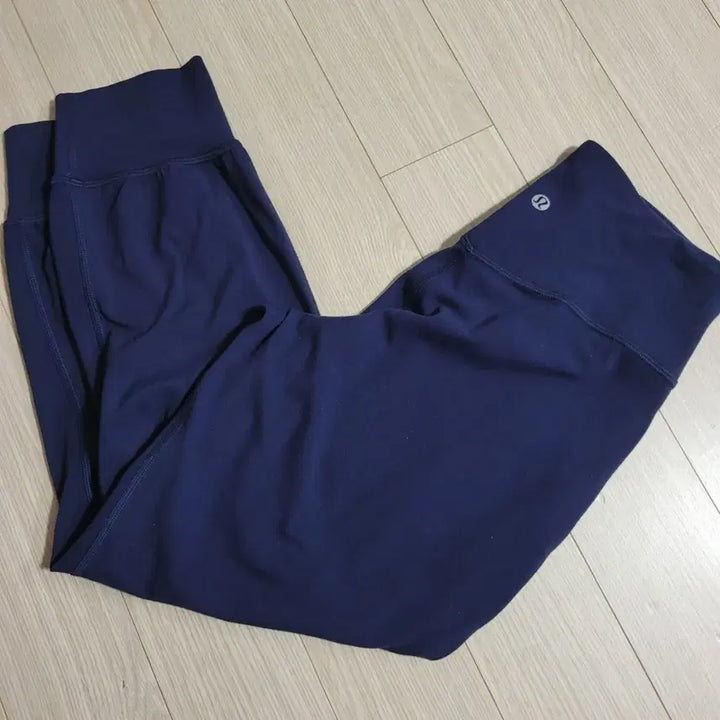 [SOLD OUT] 룰루레몬 레깅스 룰루레몬 얼라인 조거팬츠 2사이즈 네이비(가격내림없음)