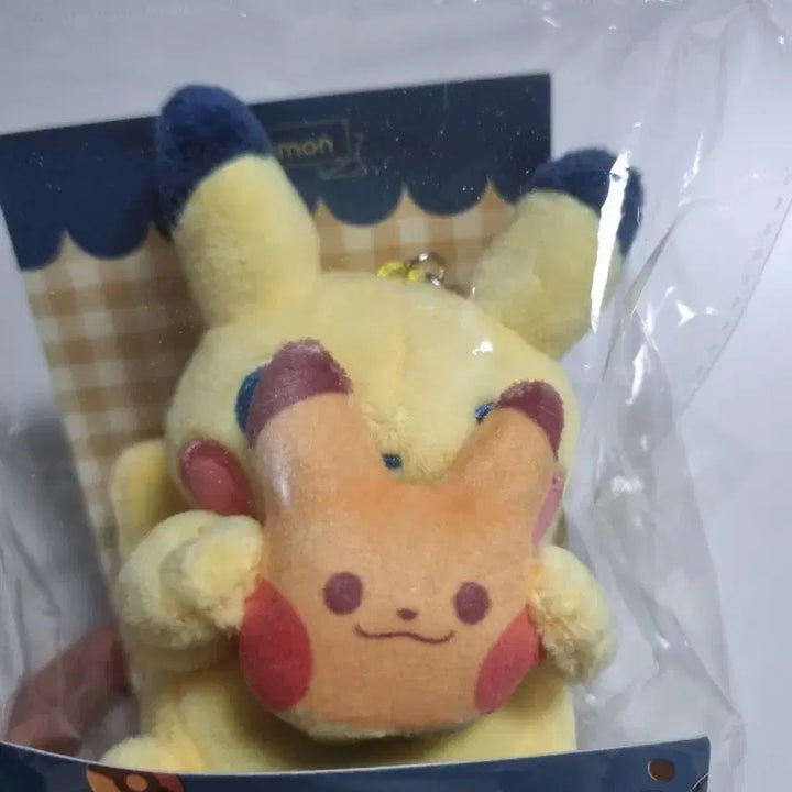 [BUNJANG] Ediya Collaboration Pikachu Plush Keychain Limited Edition / 이디야 콜라보 피카츄 인형 키링 한정판